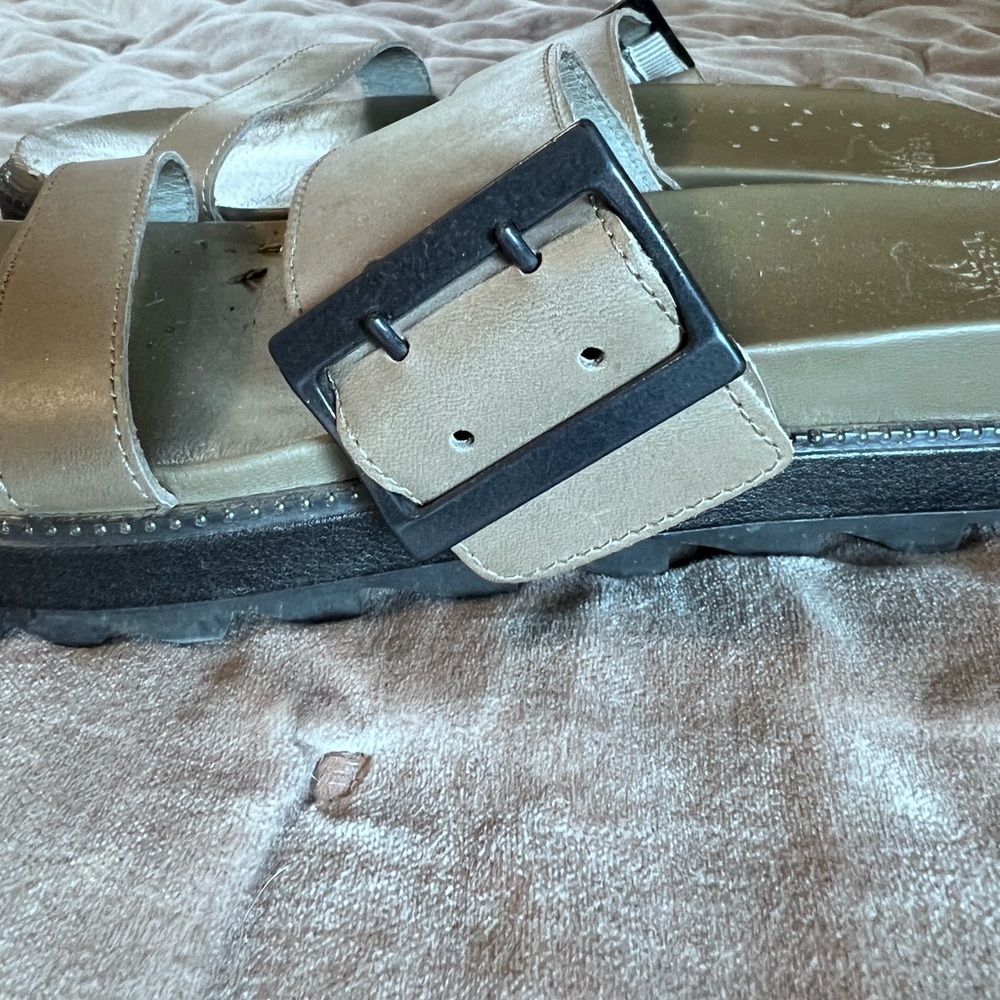 Sorel green strap sandals